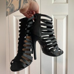 Wild Diva size 7 black heels